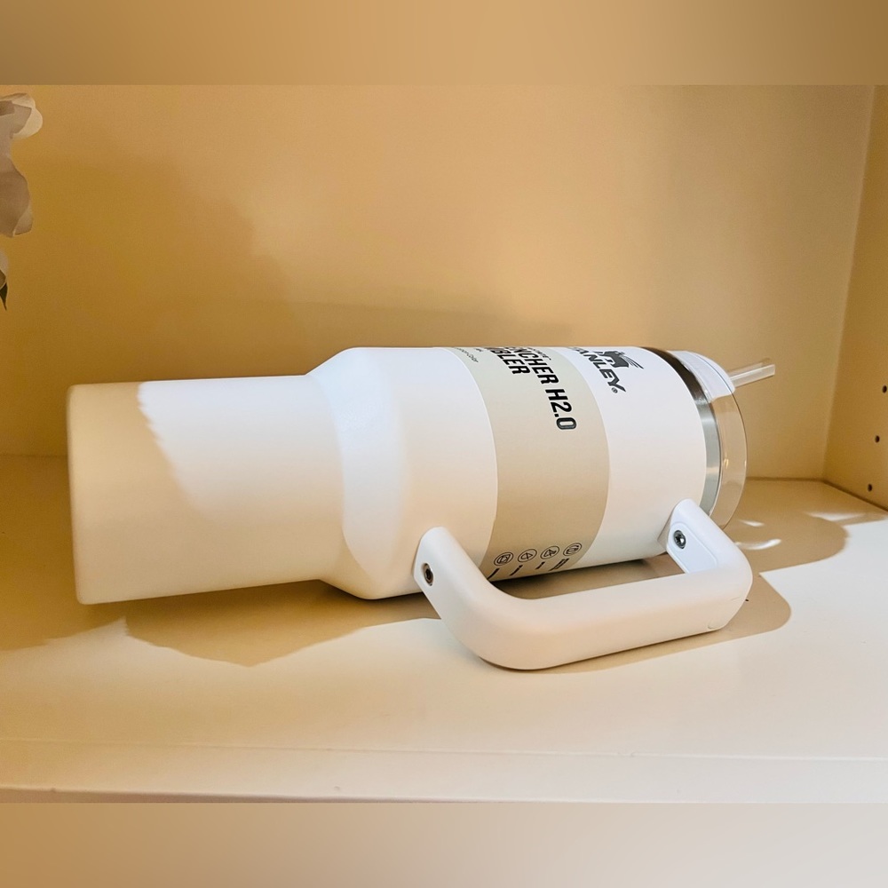 🎉LAST CHANCE🎉Stanley 40 oz. Quencher H2.0 FlowState Tumbler Brilliant White - Picture 10 of 11